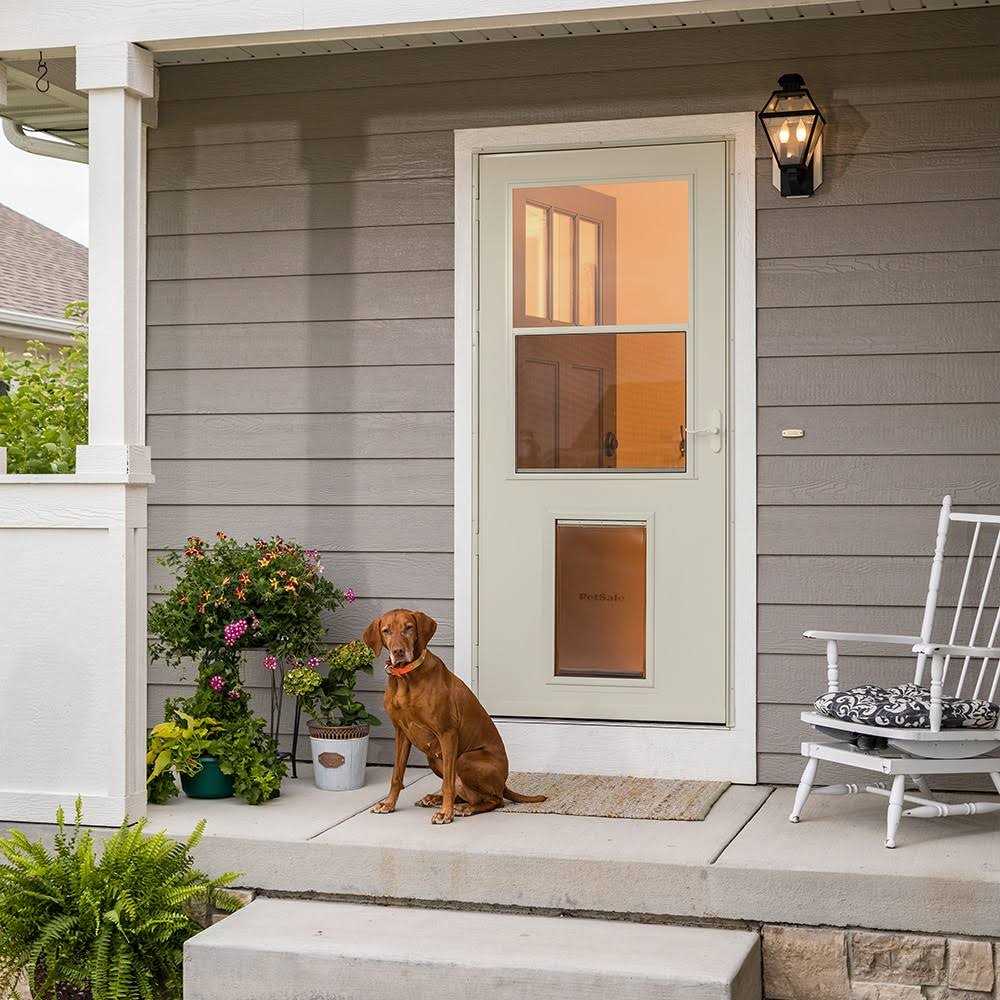 LARSON Pet Storm Door C18981