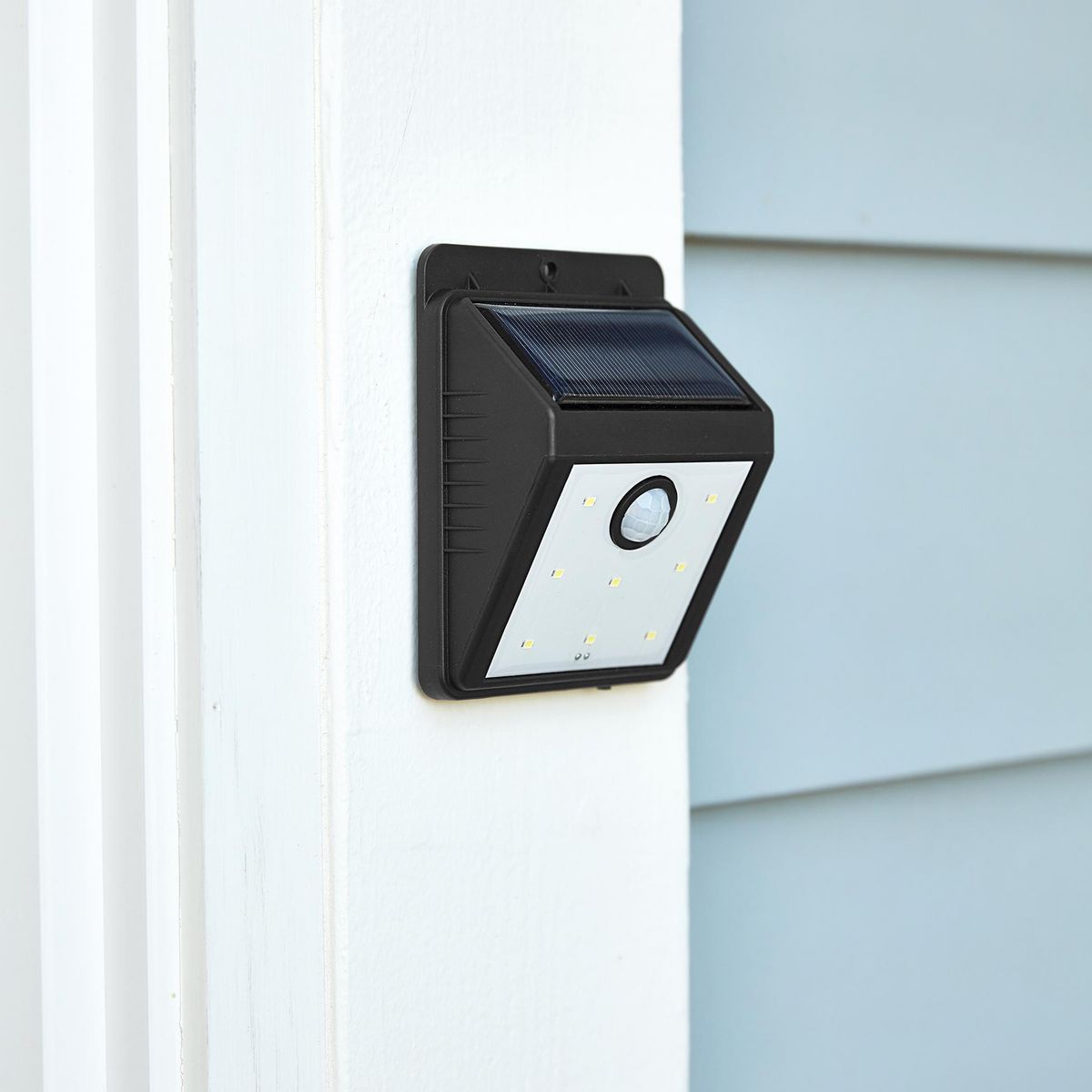 BUNKER HILL SECURITY 115 Lumen Wall-Mount Solar Security Light, Black N553