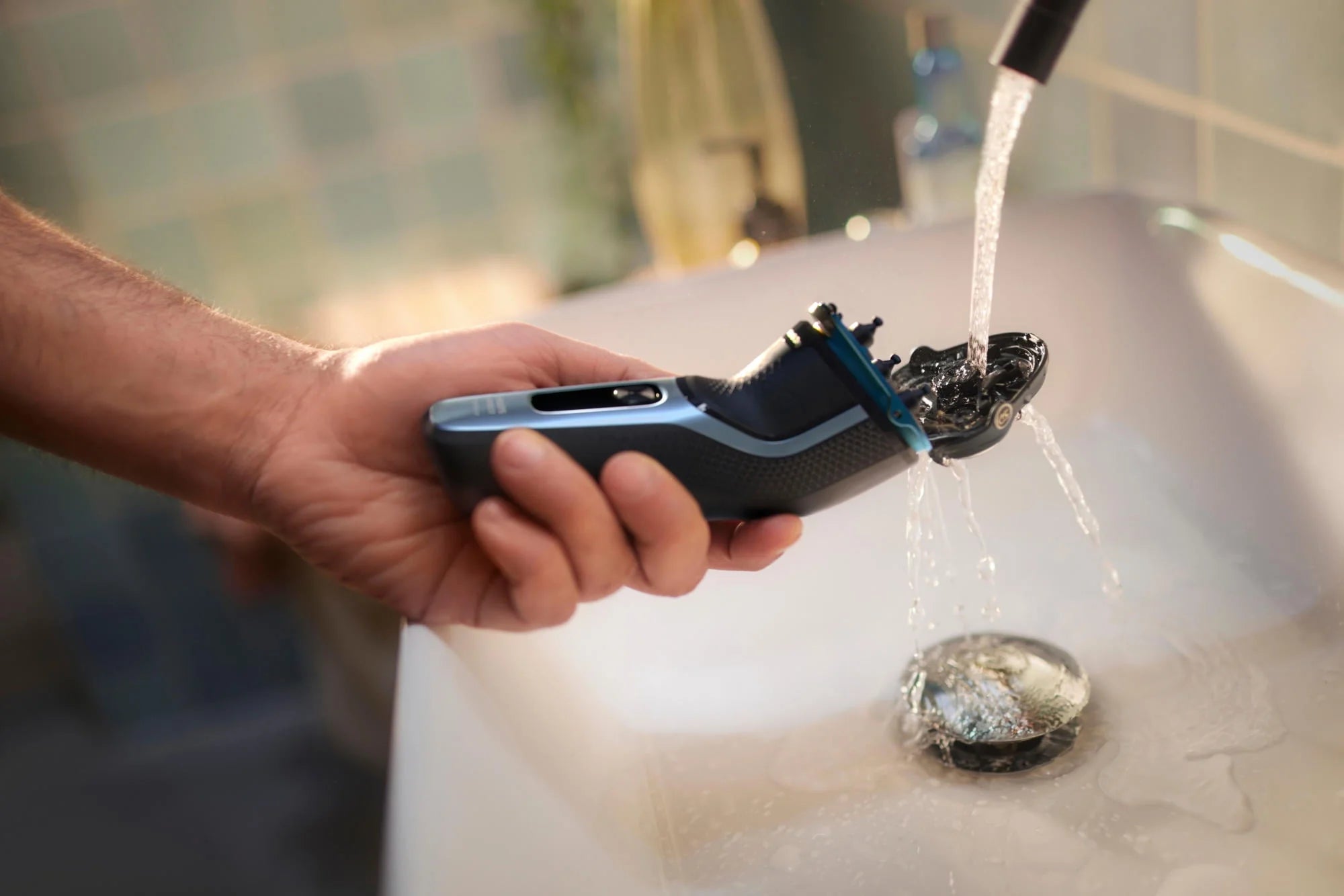 Philips Norelco Shaver 3600 Rechargeable Wet & Dry Electric Shaver with Pop-Up Trimmer G1676