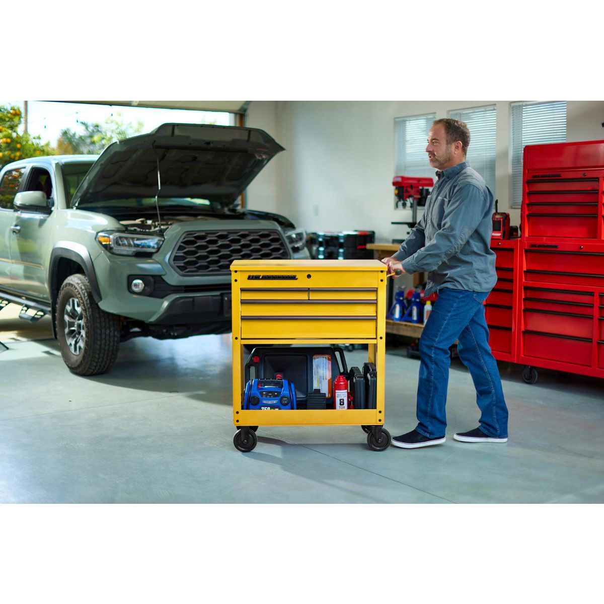 U.S. GENERAL 30 in. 4-Drawer Tech Cart, Red Y546116