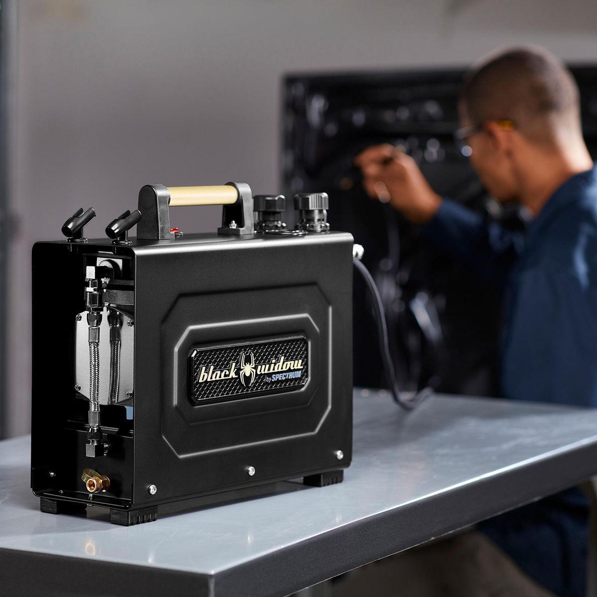 BLACK WIDOW BY SPECTRUM Professional Airbrush Compressor Kit T28226