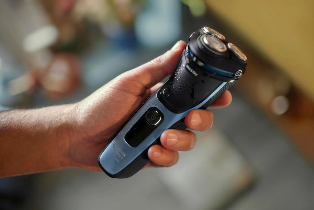 Philips Norelco Shaver 3600 Rechargeable Wet & Dry Electric Shaver with Pop-Up Trimmer G1676