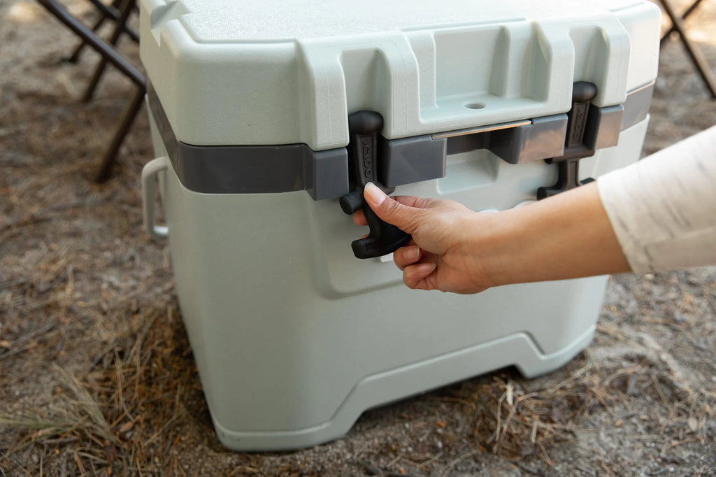 Igloo Overland 25 QT Ice Chest Cooler, Green C916