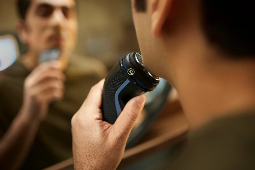 Philips Norelco Shaver 3600 Rechargeable Wet & Dry Electric Shaver with Pop-Up Trimmer G1676