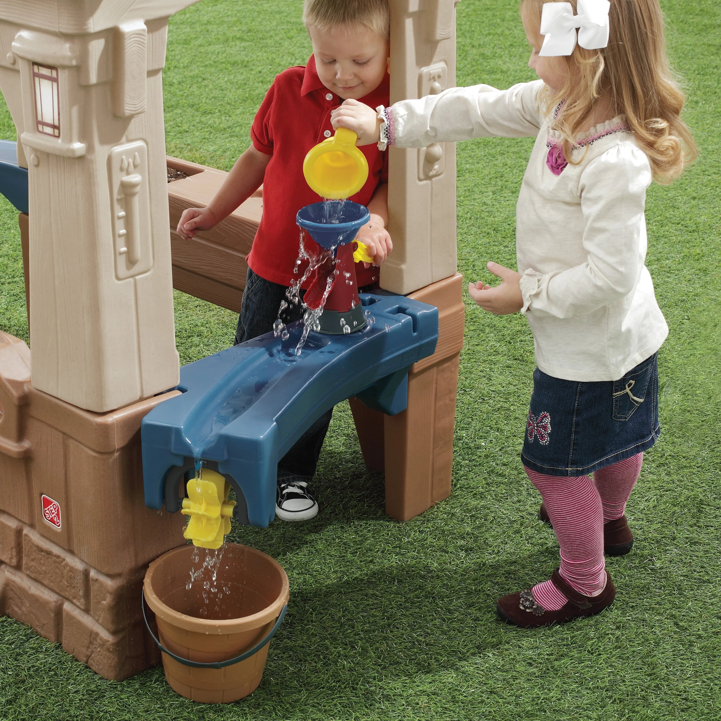 Step2 Great Outdoors Brown Toddler Playhouse with Grill and Planter E865208