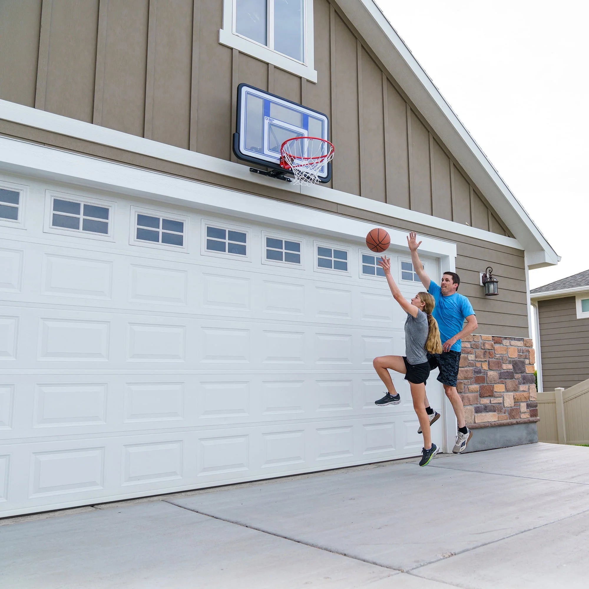 Lifetime 44 Inch Polycarbonate Basketball Backboard and Rim Combo O797319