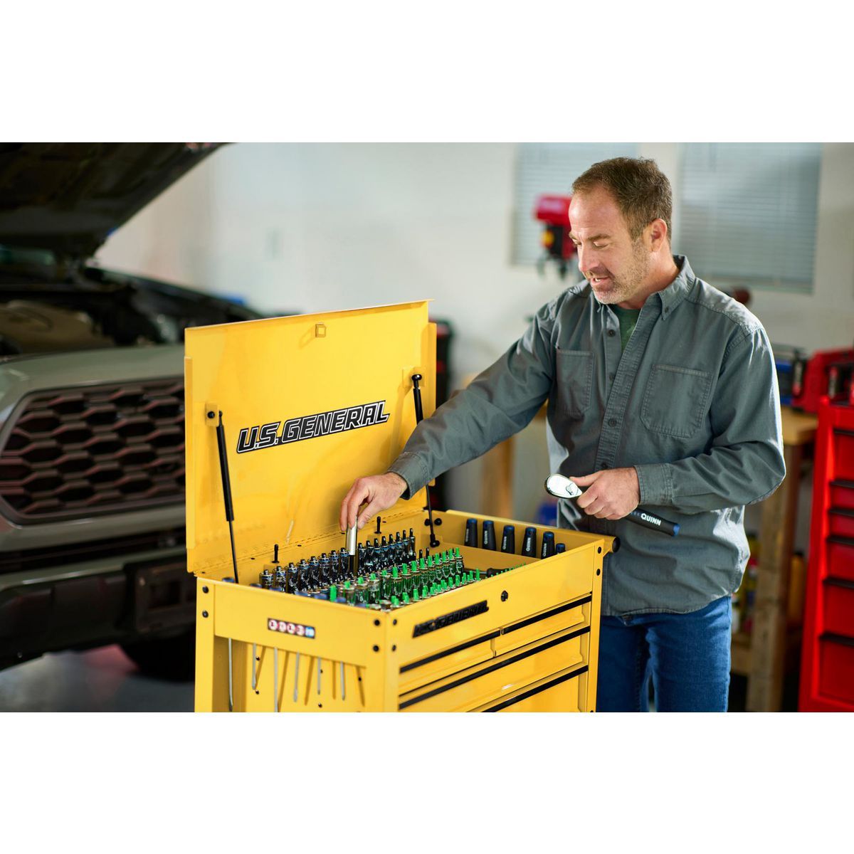 U.S. GENERAL 30 in. 4-Drawer Tech Cart, Red Y546116